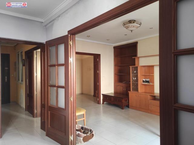 PISO EN EMILIO CASTELAR CON TRES DORMITORIOS, SALON AMPLIO, UN BAÑO, COCINA Y DESPENSA photo 0