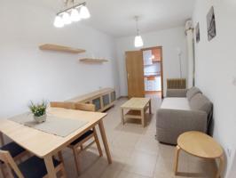PISO AMUEBLADO DE DOS DORMITORIOS EN PLANTA BAJA, CON AMPLIO SALÓN, COCINA INDEPENDIENTE Y PATIO. CALEFACCIÓN DE GAS INDIVIDUAL, AIRE ACONDICIONADO, ARMARIOS EMPOTRADO. photo 0