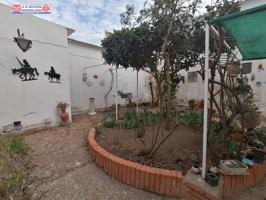 CASA LUMINOSA EN PLANTA BAJA CON MAS DE 13 METROS DE FACHADA, PATIO DE 141 METROS EN ZONA CENTRO photo 0