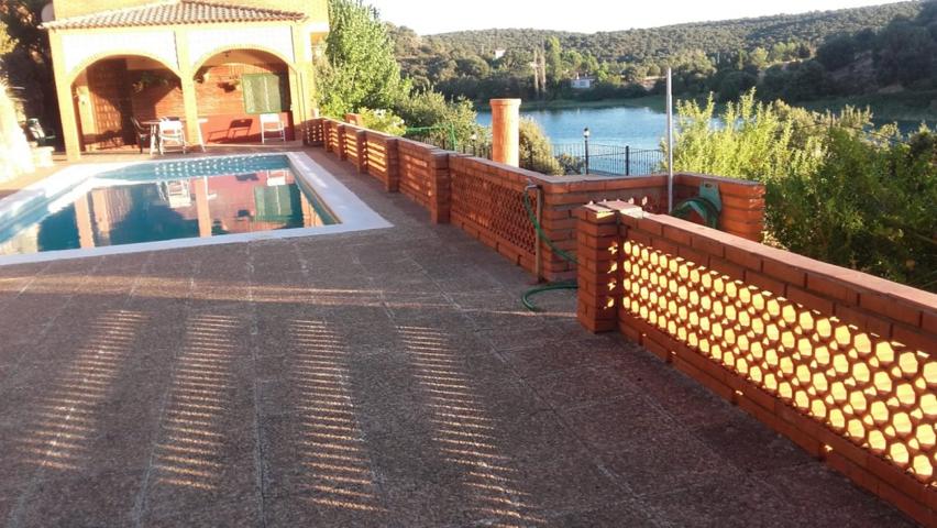 Excelente chalet, con piscina,  jardín y con unas vistas espectaculares a la laguna photo 0