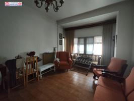 EDIFICIO PARA REFORMAR DE 4 APAPARTAMENTOS Y ACCESO DESDE DOS CALLES CON Y GARAJES photo 0