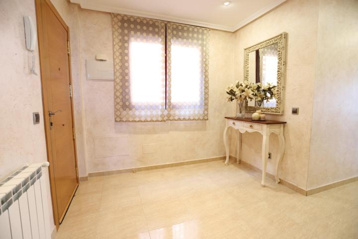PISO AMPLIO Y LUMINOSO DE 3 DORMITORIOS, 2 BAÑOS COMPLETOS, GARAJE, TRASTERO Y PISCINA COMUNITARIA. photo 0