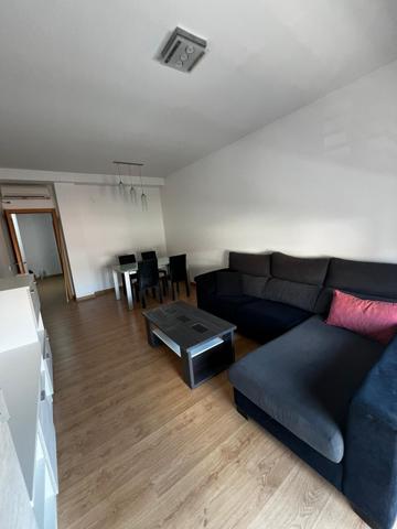 Excelente vivienda seminueva y amueblada con 2 dormitorios, 2 baños, armarios empotrados y trastero photo 0