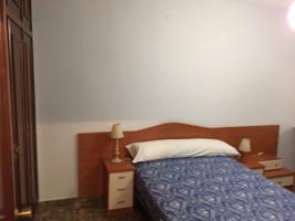 Piso amueblado en el CENTRO, con CALEFACCIÓN INCLUIDA en el precio. 2 dormitorios, baño completo, amplio salón comedor, cocina independiente con lavadero-terraza. En edificio con ASCENSOR. PRECIO N photo 0