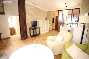 VIVIENDA SEMINUEVA DE TRES DORMITORIOS Y DOS BAÑOS CON TERRAZA DE 20 METROS Y GARAJE photo 0