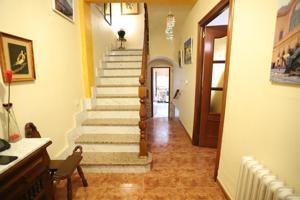 SE VENDE CASA PARA ENTRAR A VIVIR, CON 4 DORMITORIOS, BAÑO Y ASEO, PATIO Y GARAJE. photo 0