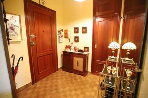 SE VENDE PISO PRÓXIMO AL HOSPITAL CON 3 DORMITORIOS, DOS BAÑOS COMPLETOS Y PLAZA DE GARAJE photo 0