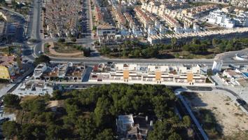 Unifamiliar En venta en Villamartin, Orihuela Costa photo 0