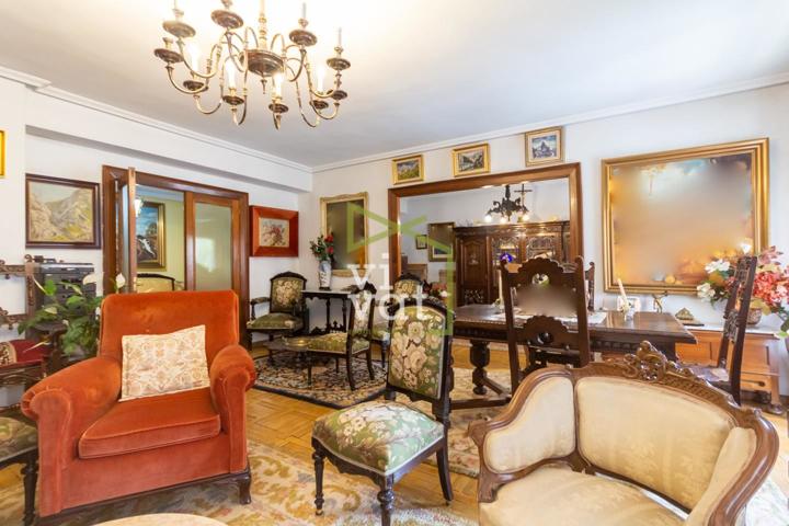 Piso en venta en Dr. Alfredo Martínez, Oviedo (Asturias, España). photo 0