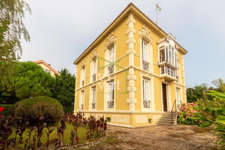 Chalet Tetuán. Casa de Indianos en venta en Luanco (Asturias, España) photo 0