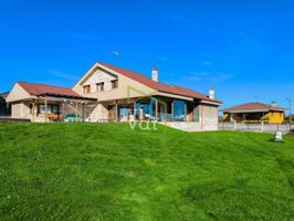Chalet con piscina en venta en Lugones (Asturias) photo 0