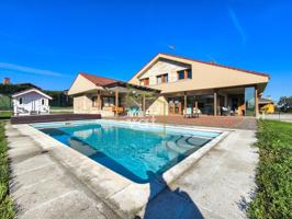 Chalet con piscina en venta en Lugones (Asturias) photo 0