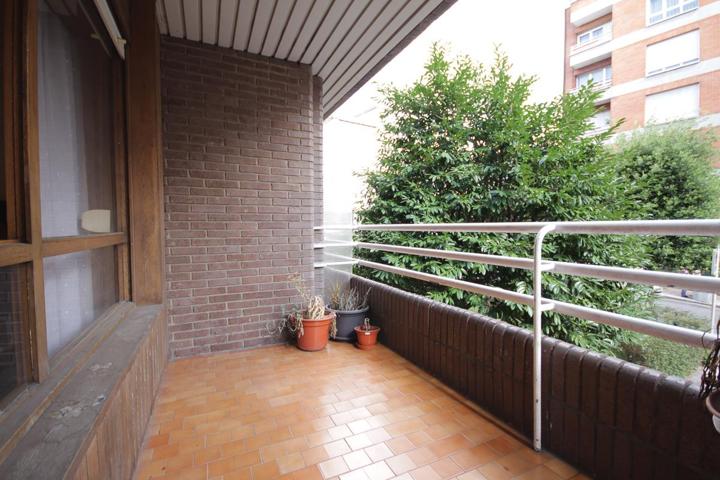 Coqueto apartamento con terraza en alquiler en Tito Bustillo, Oviedo (Asturias) photo 0