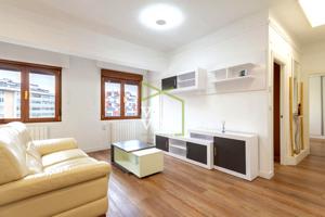 Piso reformado de 3 dormitorios en alquiler – Avenida Colón 27, Oviedo photo 0