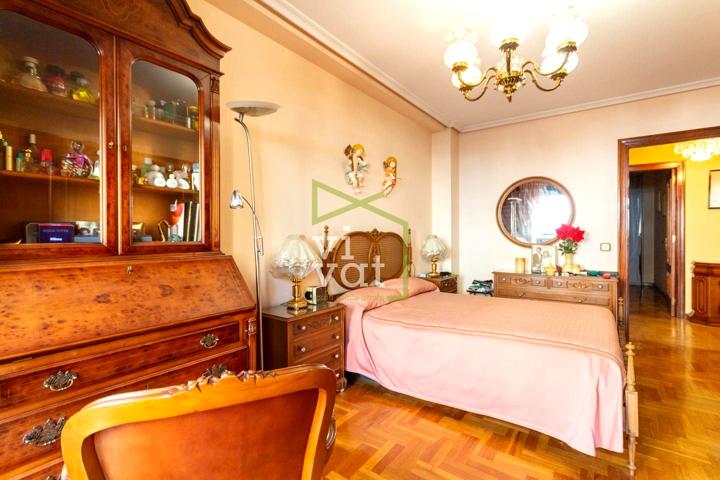 Piso en venta en calle Campoamor, Oviedo photo 0