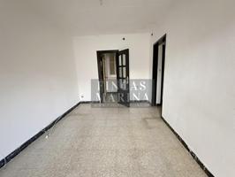 Piso en venta en Cornellà de Llobregat de 67 m2 photo 0