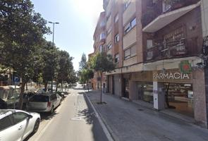 Local en alquiler Avda. Eramprunyà photo 0