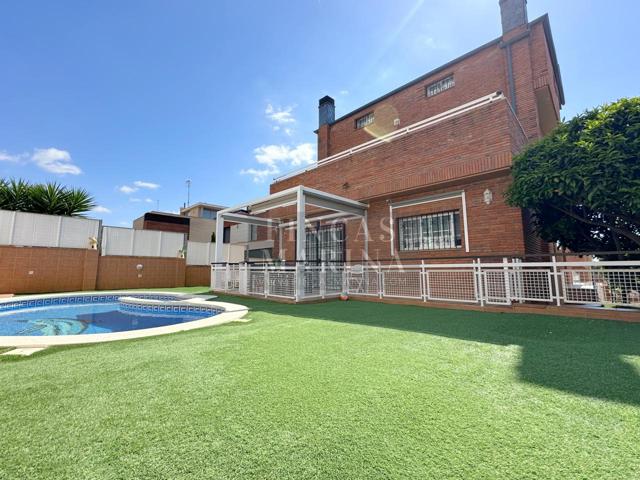 Espectacular Casa Unifamiliar en Can Guardiola photo 0