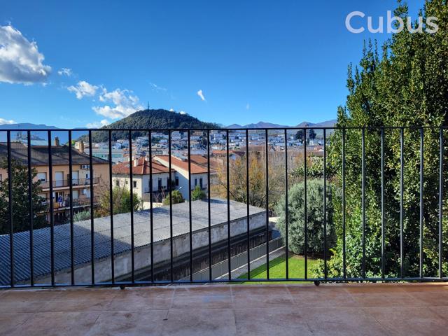 Dúplex En venta en Olot photo 0