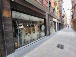 Local En venta en Olot photo 0