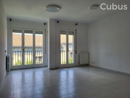 Piso En venta en Olot photo 0