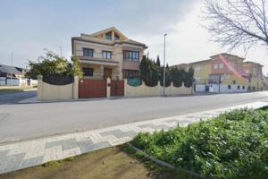 Chalet en venta en Maracena photo 0