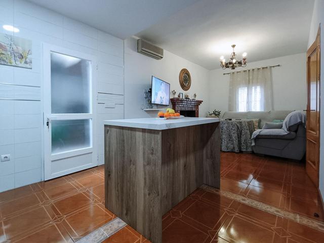 Venta de Casa en Santa Fe: Espaciosa y Versátil photo 0
