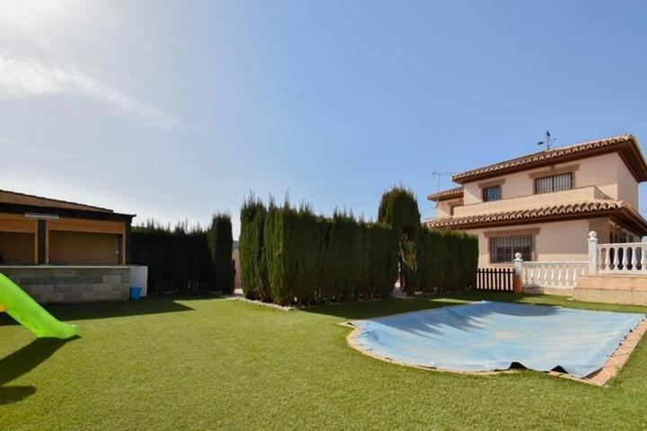 CHALET EN VENTA EN ALHENDÍN photo 0