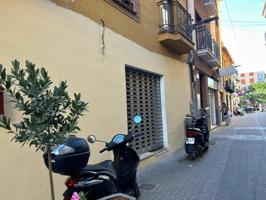 Local comercial en primera línea en pleno centro de Maracena photo 0