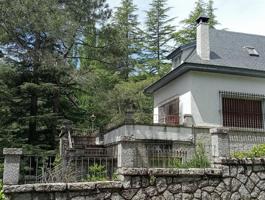 Unifamiliar En venta en Barrio De Los Reyes, San Lorenzo De El Escorial photo 0
