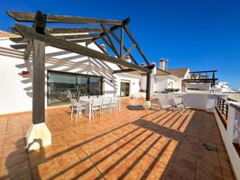 Ático de lujo con terraza enorme dentro de resort de golf en Casares Costa photo 0