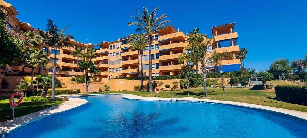 Apartamento con terraza y vistas al mar en Manilva Costa photo 0