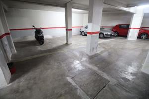 Plaza de parking en venta en Sants, Barcelona. photo 0