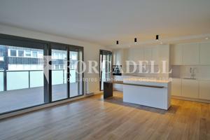 Piso en venta de obra nueva con terraza junto al Club Tennis La Salut (Barcelona) photo 0