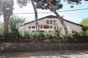 Casa en venta en el centro de Llinars del Vallès photo 0