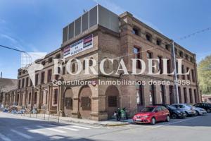 Edificio de oficinas en la Colonia Güell. Santa Coloma de Cervelló. photo 0