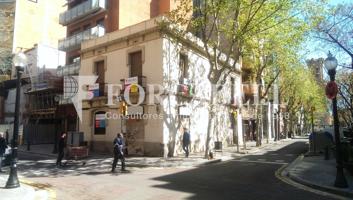 Local comercial esquinero en alquiler en el barrio de Sant Andreu Palomar, en la calle Gran de Sant Andreu. Barcelona. photo 0