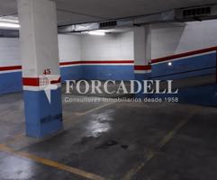 Plaza de parking en venta en zona Escoles de Terrassa photo 0