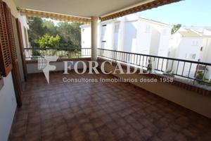 Piso en venta en Santa Ponsa en zona residencial a un minuto de la playa. photo 0