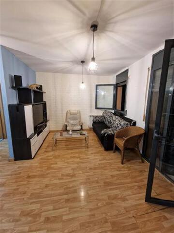 APARTAMENTO EN CASC ANTIC photo 0