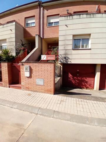 CASA ADOSADA EN MONTOLIU DE LLEIDA photo 0