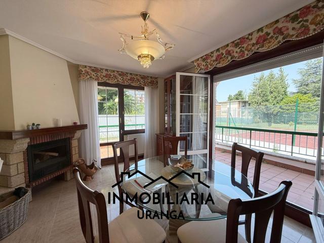 Villa En venta en Laredo photo 0