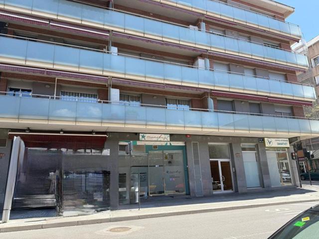 Local en venta en Terrassa de 80 m2 photo 0