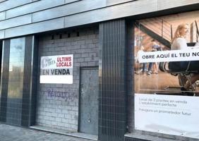 Amplios escaparates que aportan gran visibilidad y luz photo 0