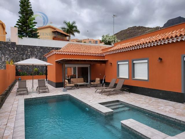 Villa En venta en Adeje photo 0