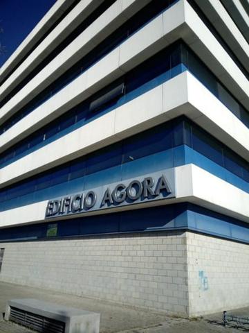 Plaza de garaje en superficie en el edificio Ágora. photo 0