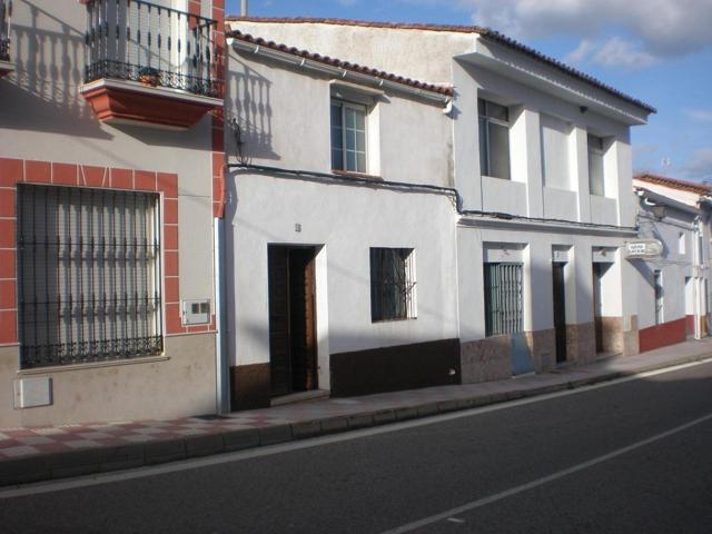 CASA CON POTENCIAL EN CALA photo 0