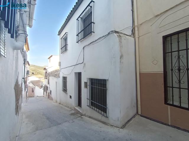 Casa en Baena (Córdoba) próxima a la Iglesia San Francisco. Con sótano photo 0