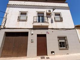 Casa con 4 habitaciones y 2 baños en Linares (Jaén) photo 0