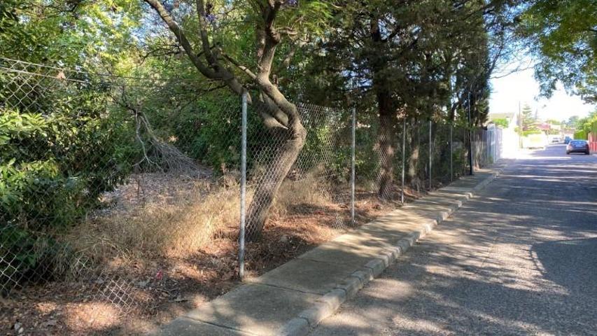 Terreno en venta en urb El Capricho photo 0